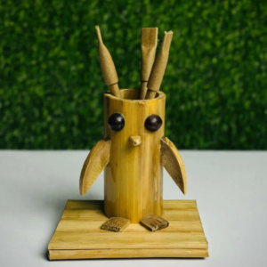 Cute bamboo owl-shaped pen stand