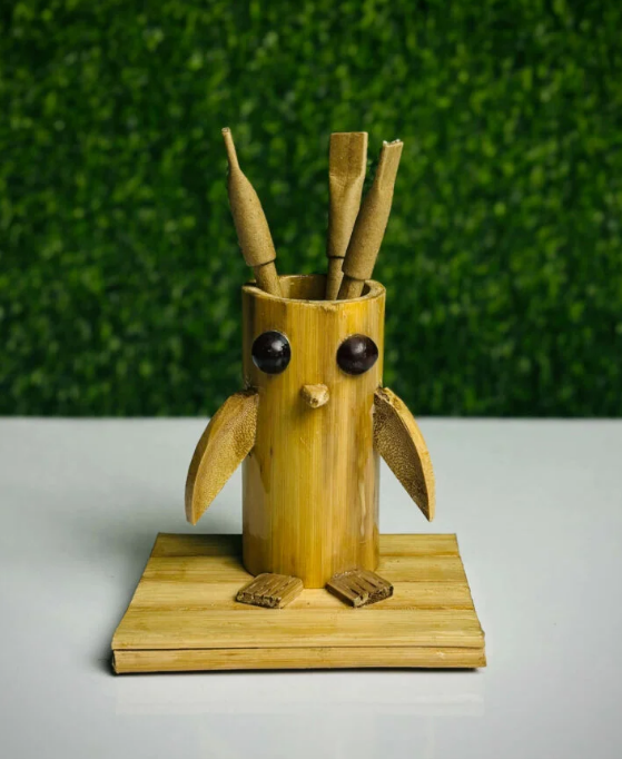 Cute bamboo owl-shaped pen stand
